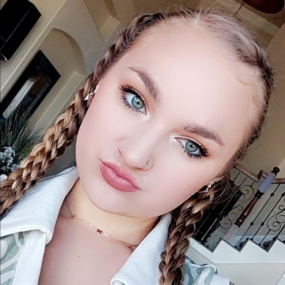 Meet your Posher, Tara - Picture 1 of 1